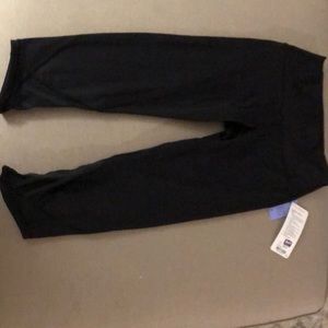 Black lulu lemon crop leggings